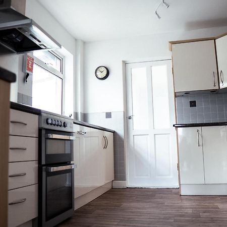 Large 4 Bedroomproperty Driveway And 3 Bathrooms Burton Latimer Экстерьер фото