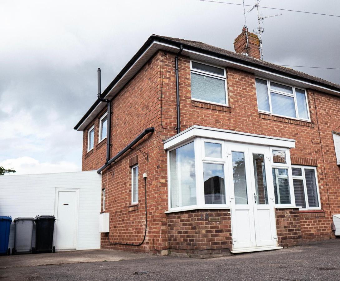 Large 4 Bedroomproperty Driveway And 3 Bathrooms Burton Latimer Экстерьер фото